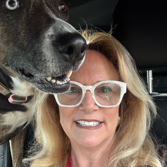 Meet your Posher, Valerie - Picture 3 of 3